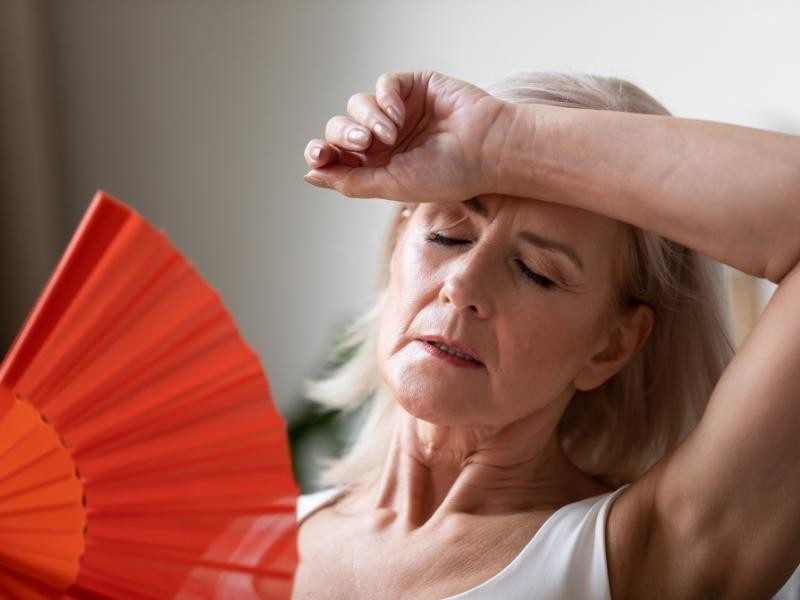 Reposição Hormonal Feminina: Benefícios, riscos e alternativas para uma menopausa saudável